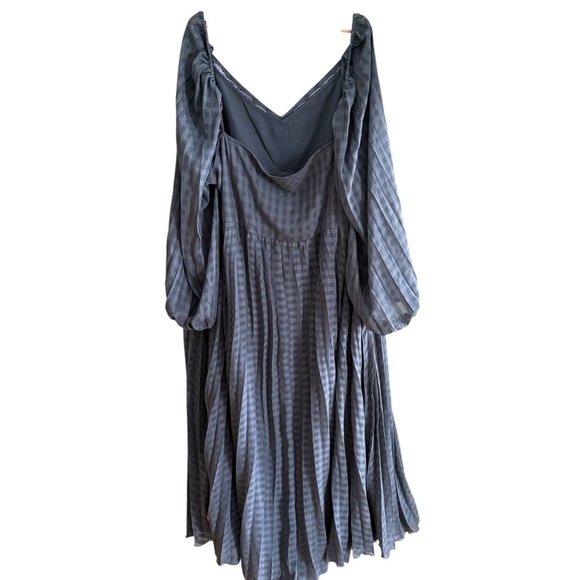 ASOS DESIGN embroidered bust pleated midi dress long sleeve in dark grey 26 - Picture 10 of 14